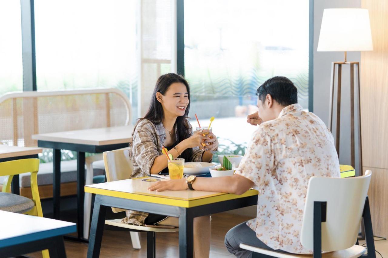 Yello Hotel Jambi Paalmerah Bagian luar foto