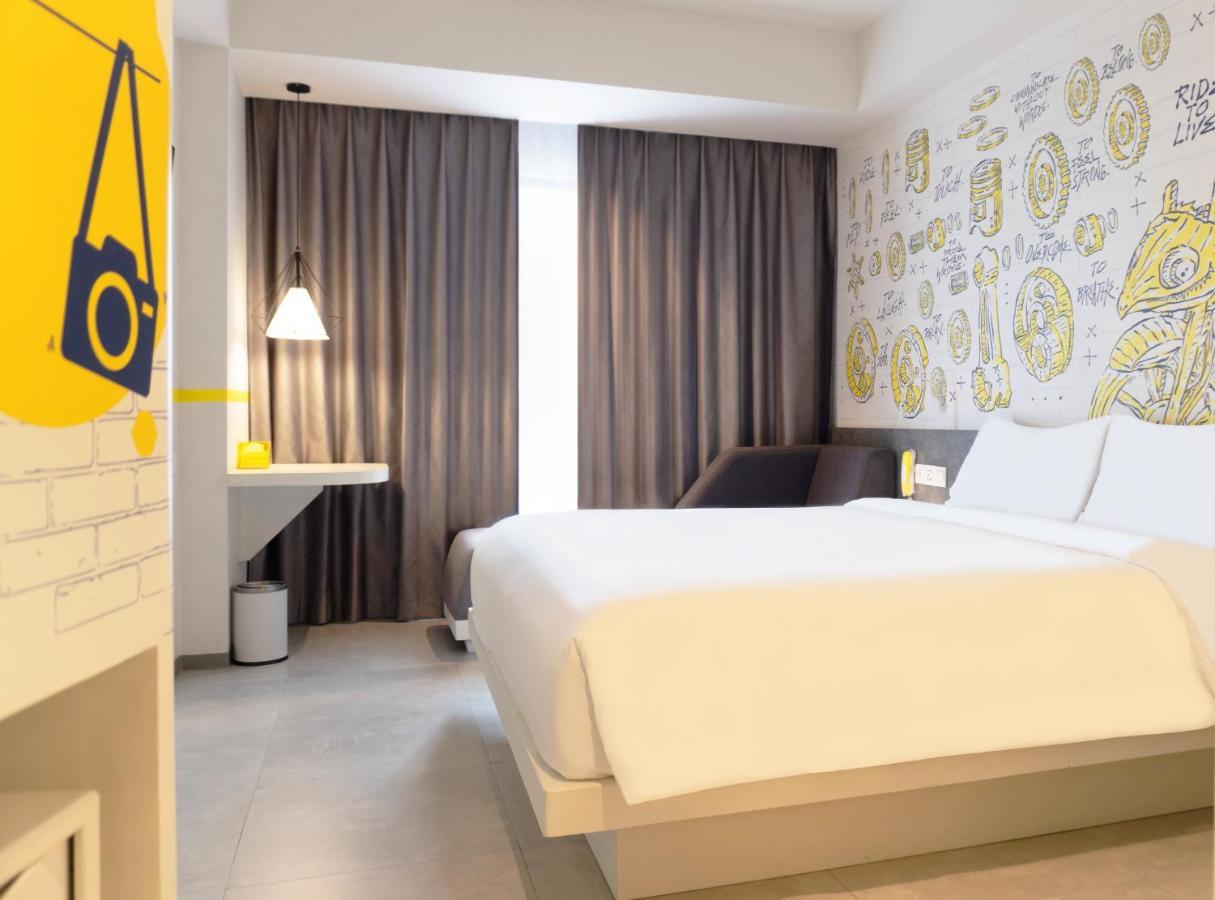 Yello Hotel Jambi Paalmerah Bagian luar foto