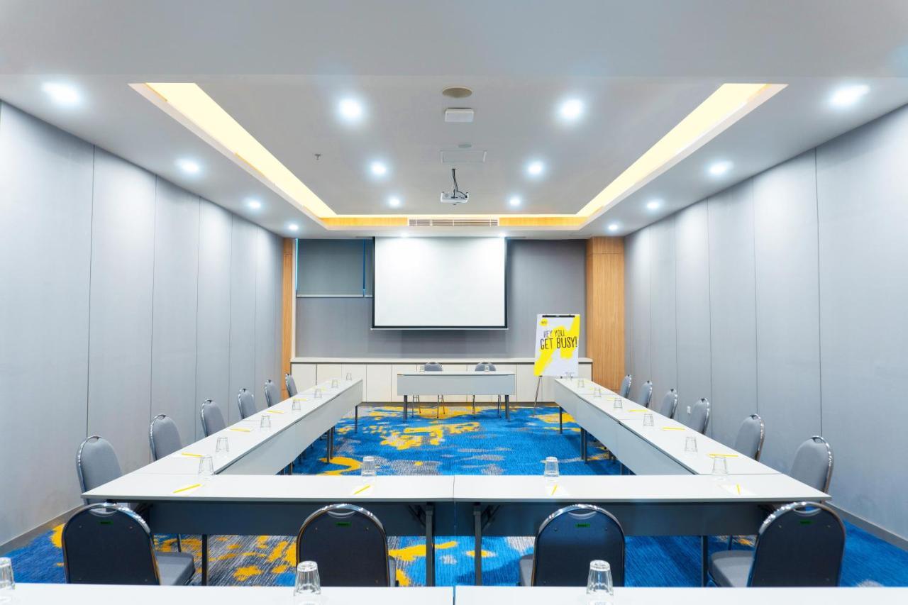 Yello Hotel Jambi Paalmerah Bagian luar foto