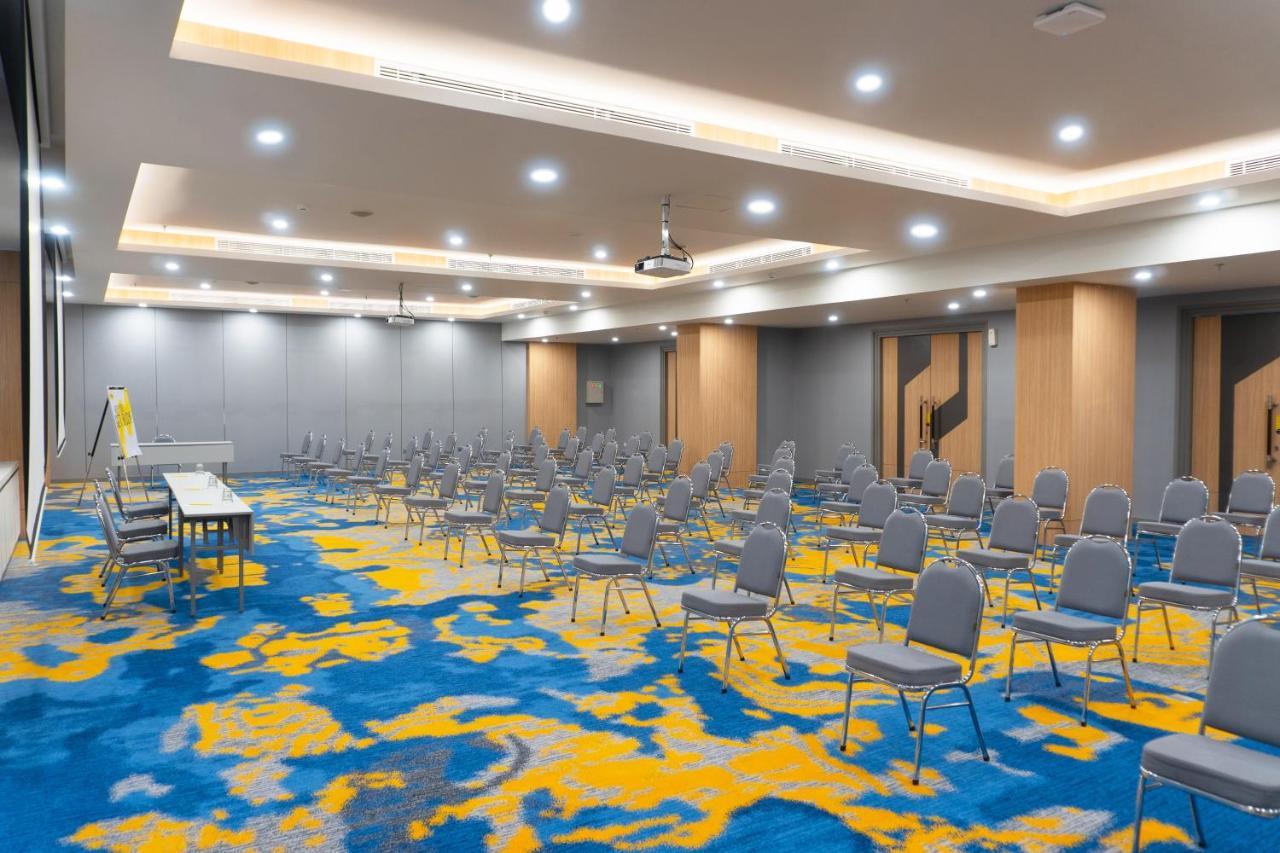 Yello Hotel Jambi Paalmerah Bagian luar foto